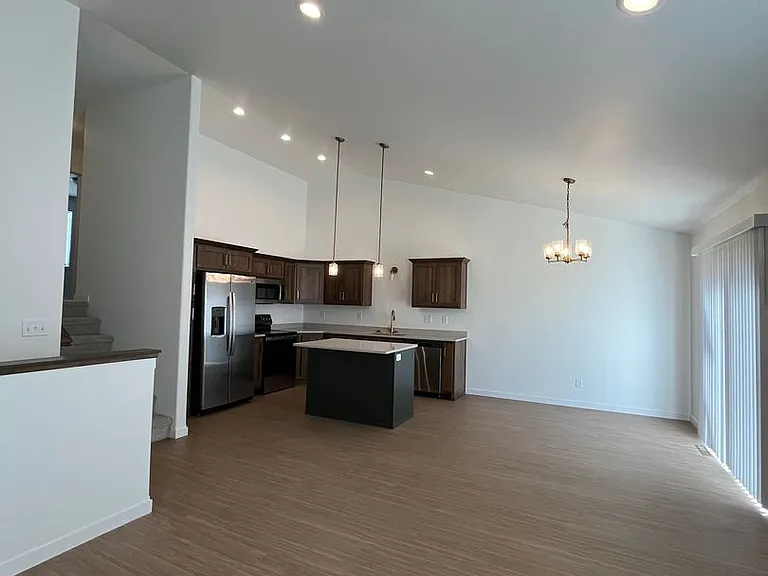 6137 Martin Ln W #B — Photo 24