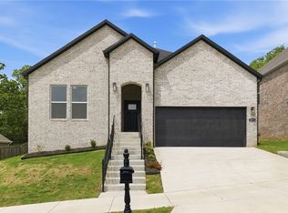 2811 N Grey Squirrel Dr, Fayetteville, AR 72704