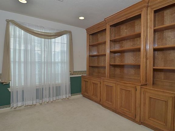 3rd image of 17202 Crown Meadow Ct