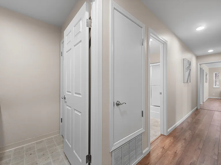 318 Lone Oak Dr — Photo 26
