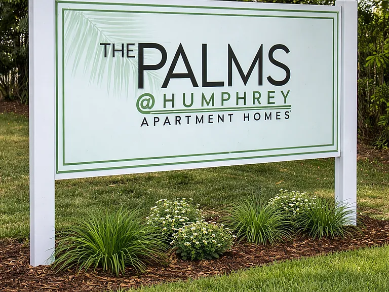 Palms at Humphrey — Photo 1