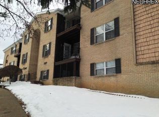 1527 Foster Ave APT 11, Cambridge, OH 43725