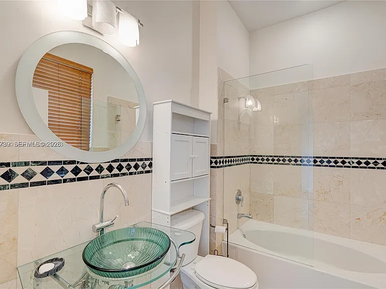 2665 SW 37th Ave #101 — Photo 7