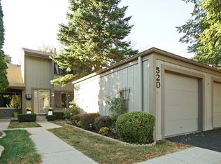 520 Yosemite Ct, Roselle, IL 60172