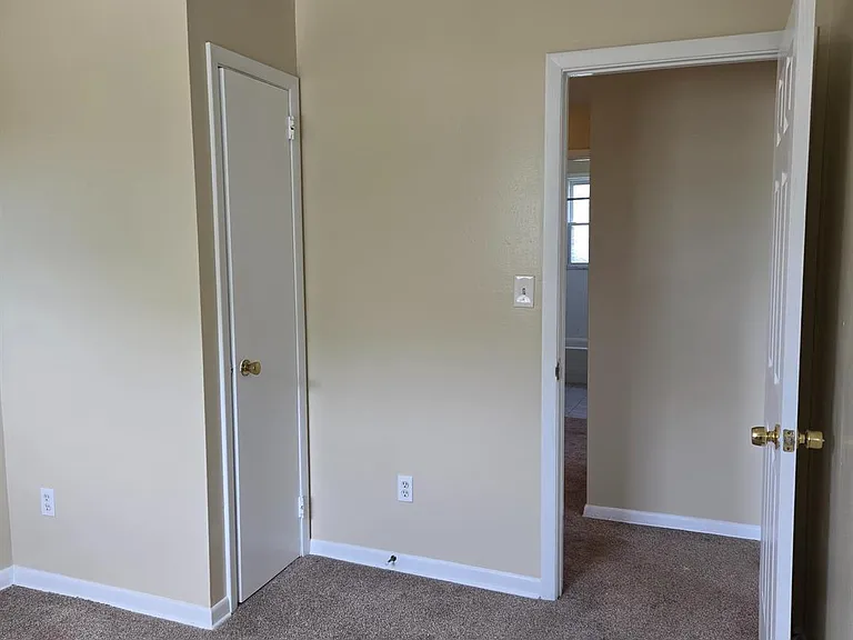 8 Chester Ct — Photo 15