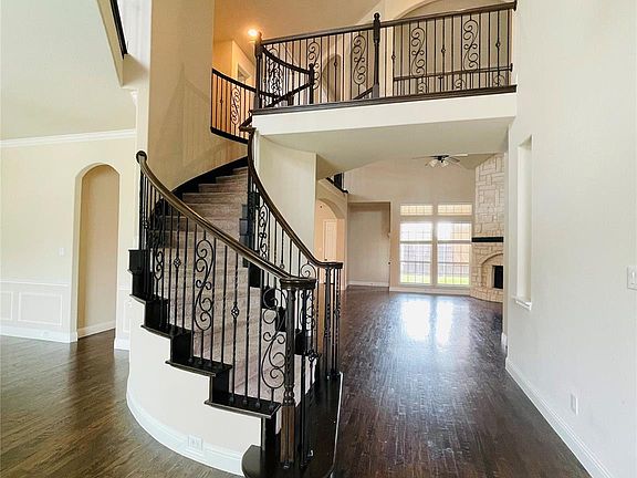 3rd image of 3053 Izabella Ct