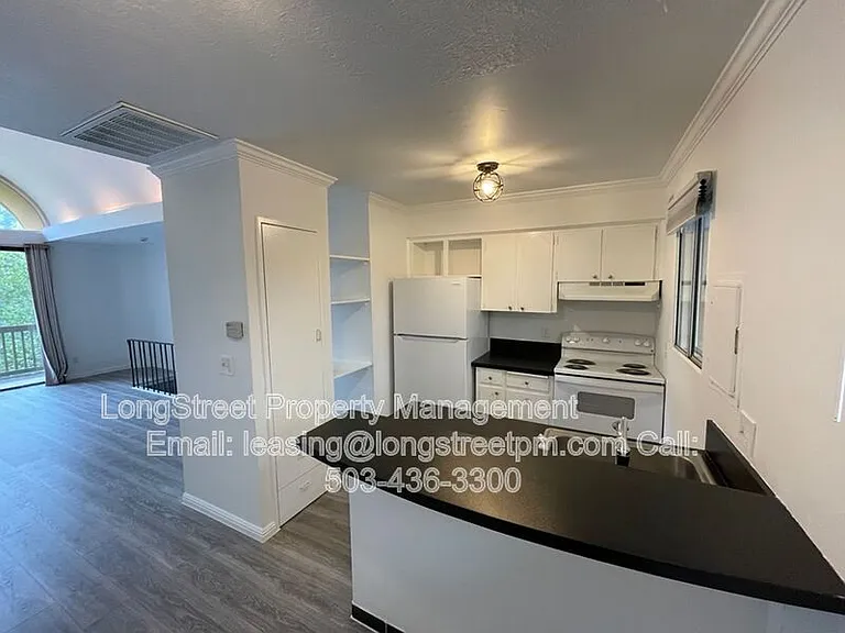 851 SW Broadway Dr #52 — Photo 4