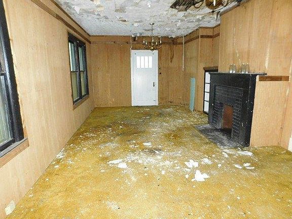 5th image of 129 Beverly Ave