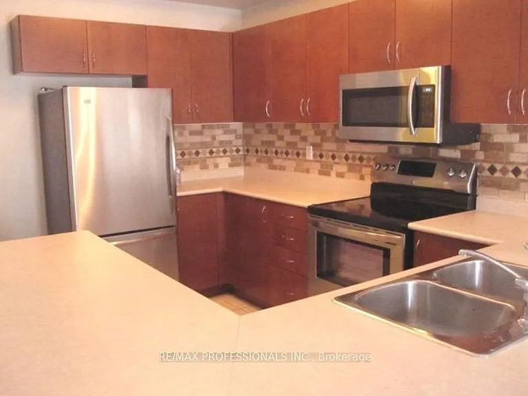 2351 Lakeshore Rd W #3 — Photo 10