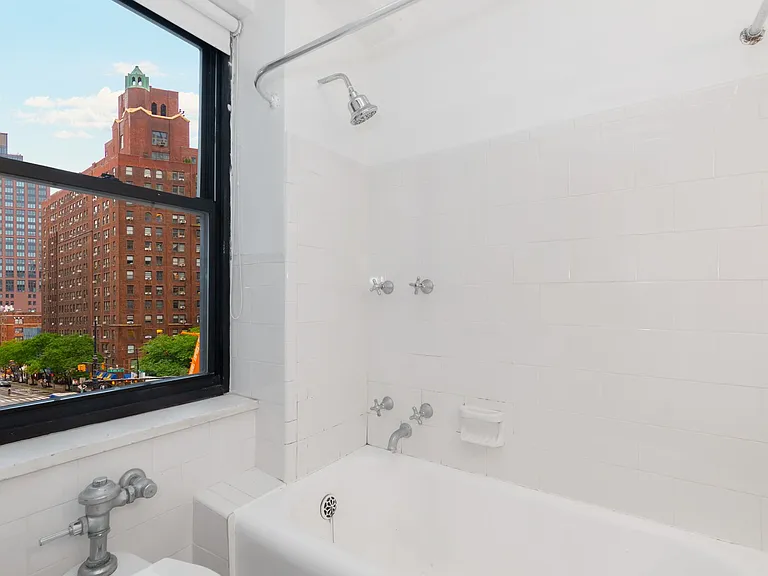 400 E 57th St #4K — Photo 12