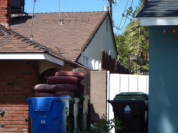 4th image of 10215 Norwich Ave