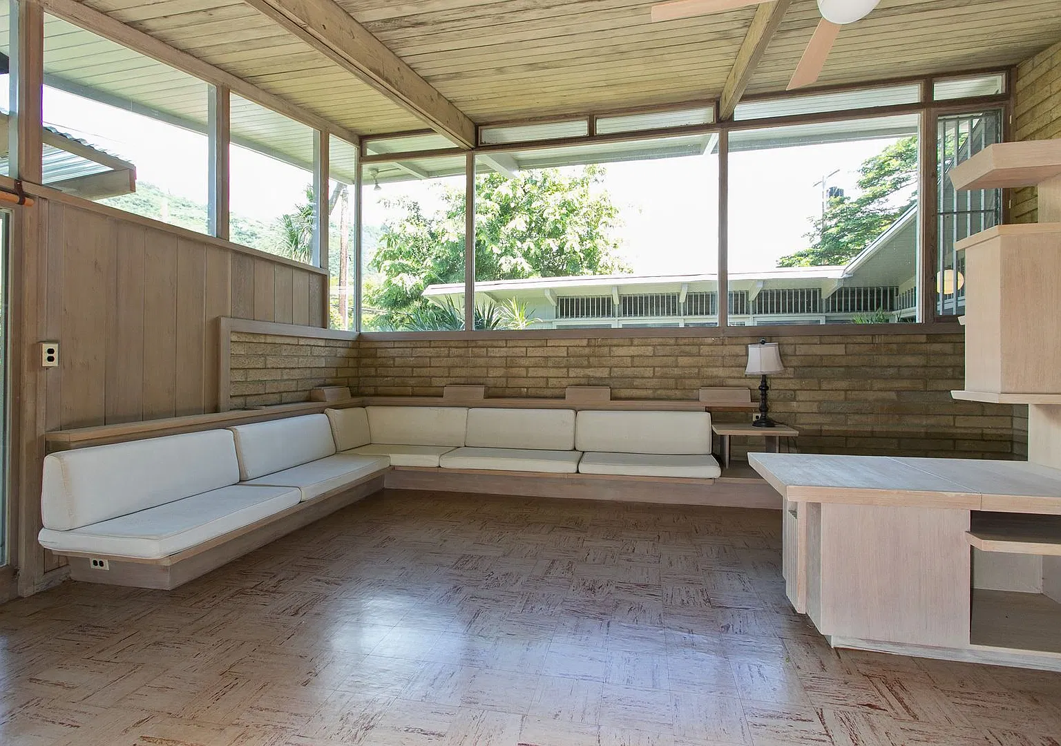 Available now, 5 bedroom 2 bath in Manoa — Photo 4