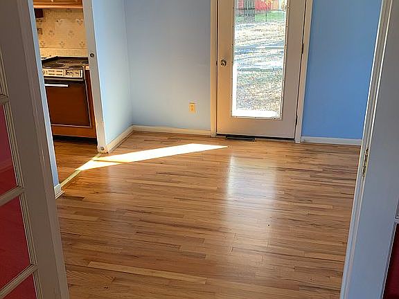 4th image of 1954 Robinway Dr