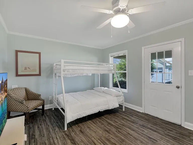130 Leslie Dr — Photo 29
