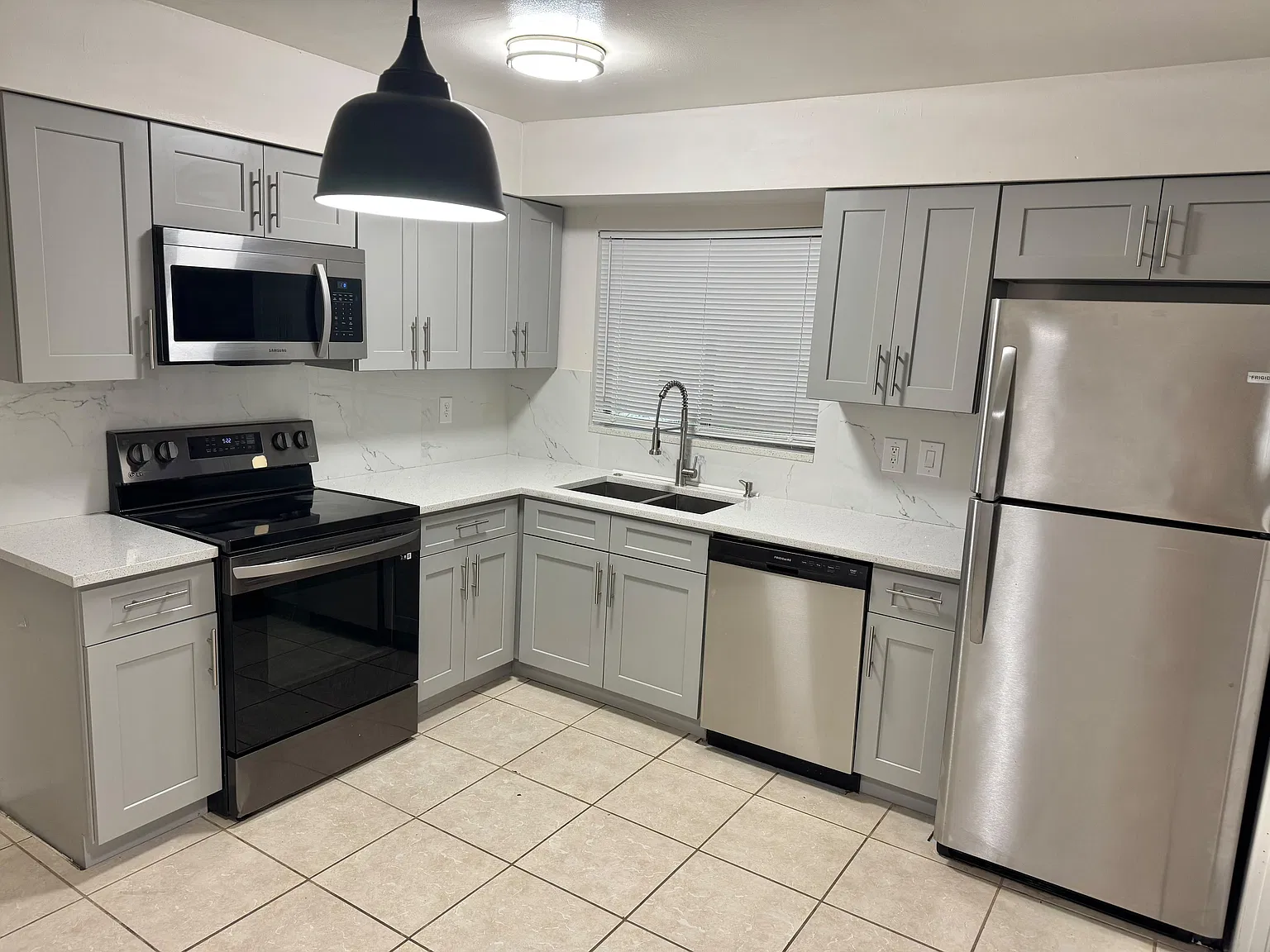 2 bed, 830 sqft, $1,649 — Photo 4