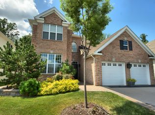 26 Hardwick Dr, Kendall Park, NJ 08824