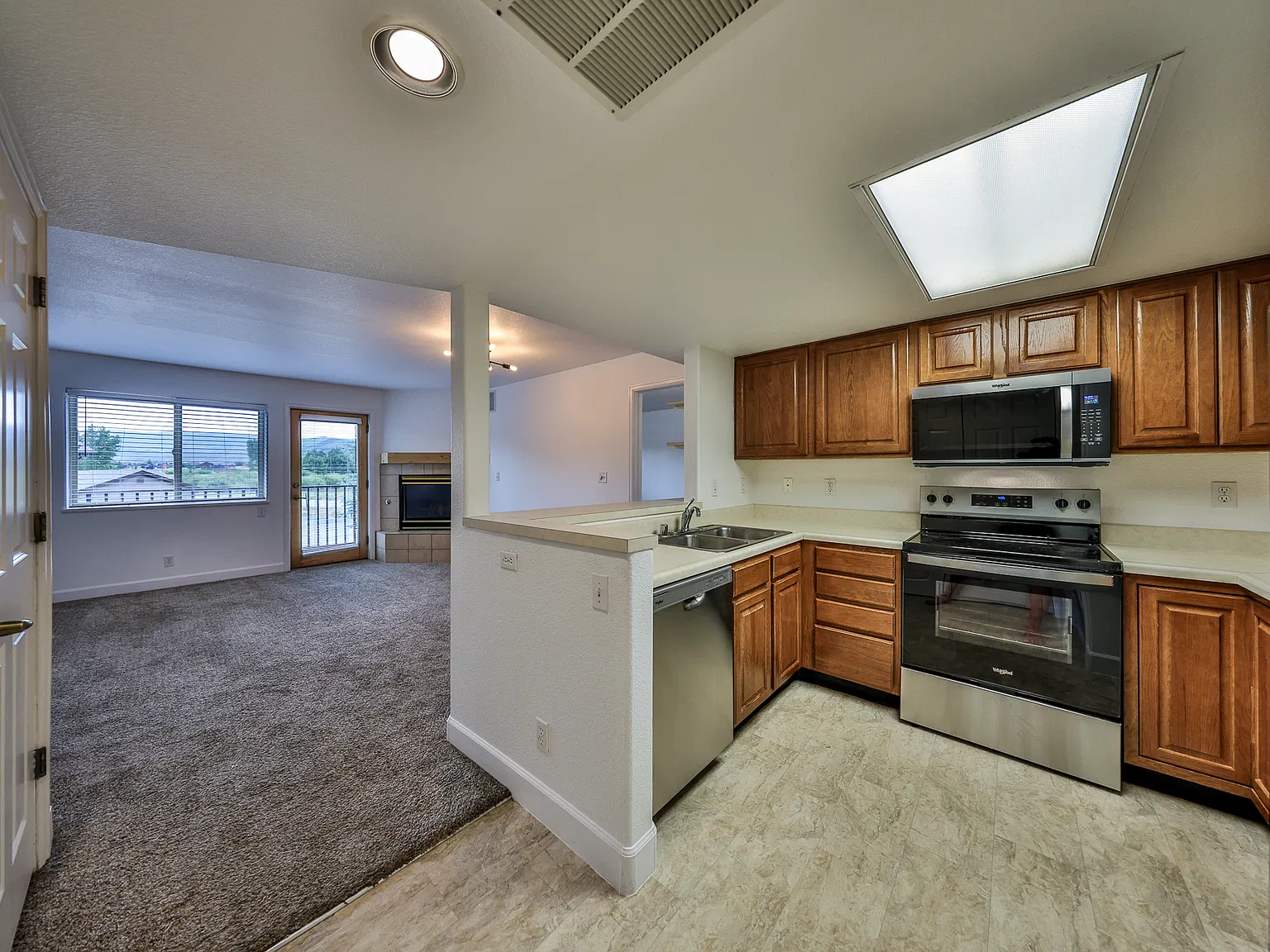 2 bed, 1051 sqft, $1,950 — Photo 2