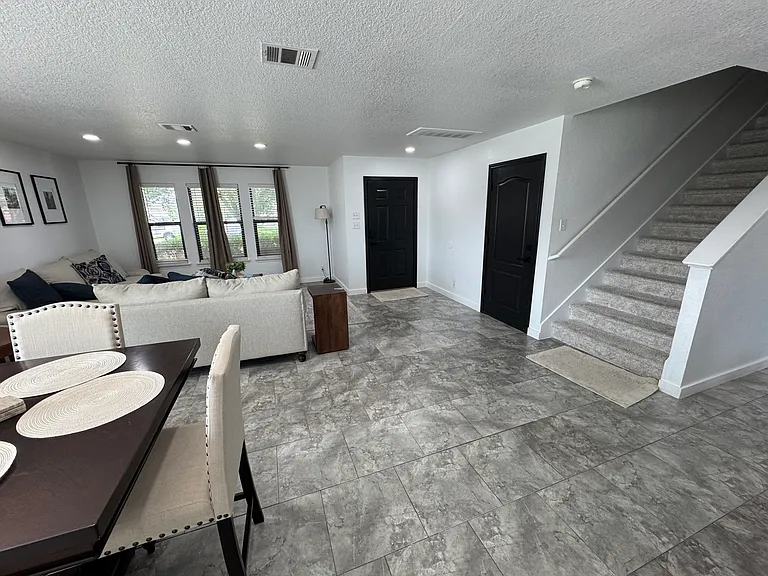 191 Mistletoe Ln — Photo 3