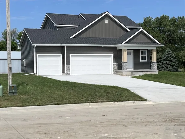 2112 Ash Tree Dr, Winterset, IA 50273