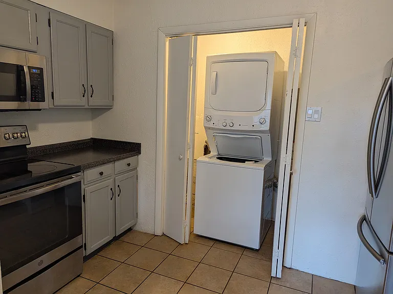 2562 Cortina Ln — Photo 10