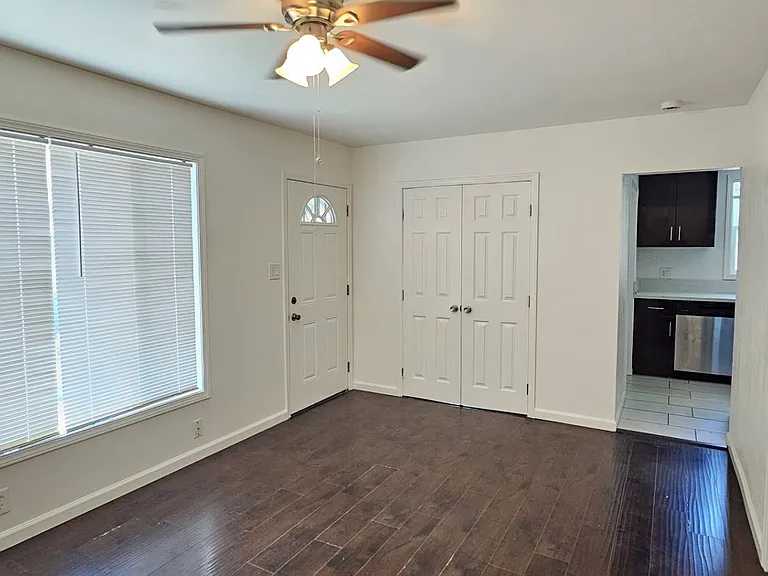 843 N El Molino Ave — Photo 7