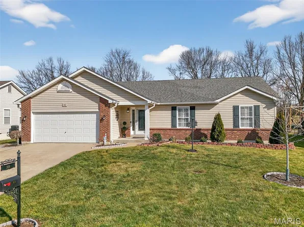 35 Swaying Pine Ln, Winfield, MO 63389