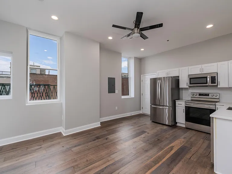 1301 Andre St #D — Photo 14