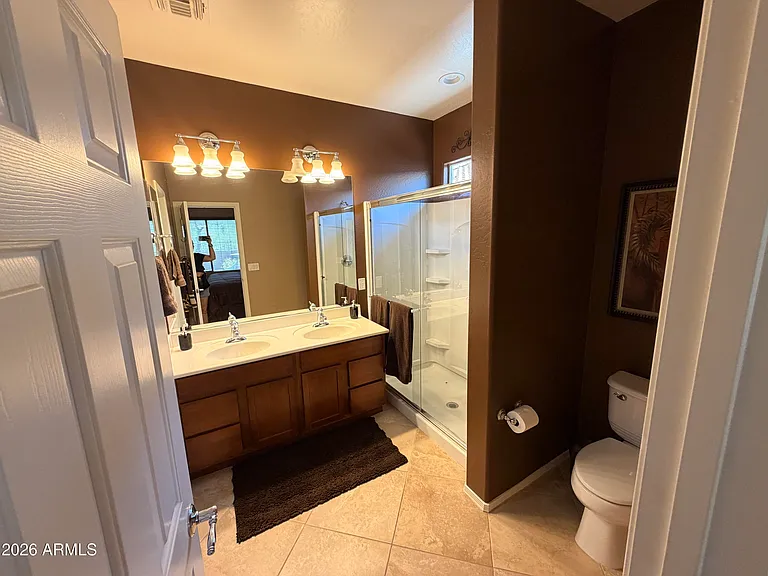 2312 N Hudson Dr — Photo 16