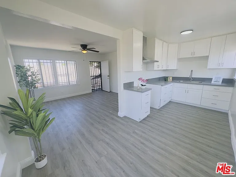 810 W 62nd St #4 — Photo 14