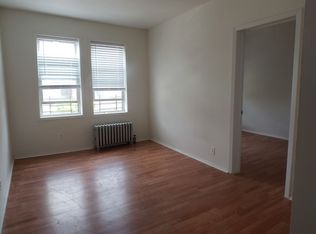 2704 18th St #2, Astoria, NY 11102