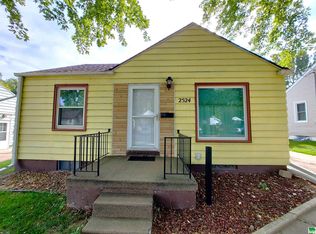 2524 S Paxton St, Sioux City, IA 51106