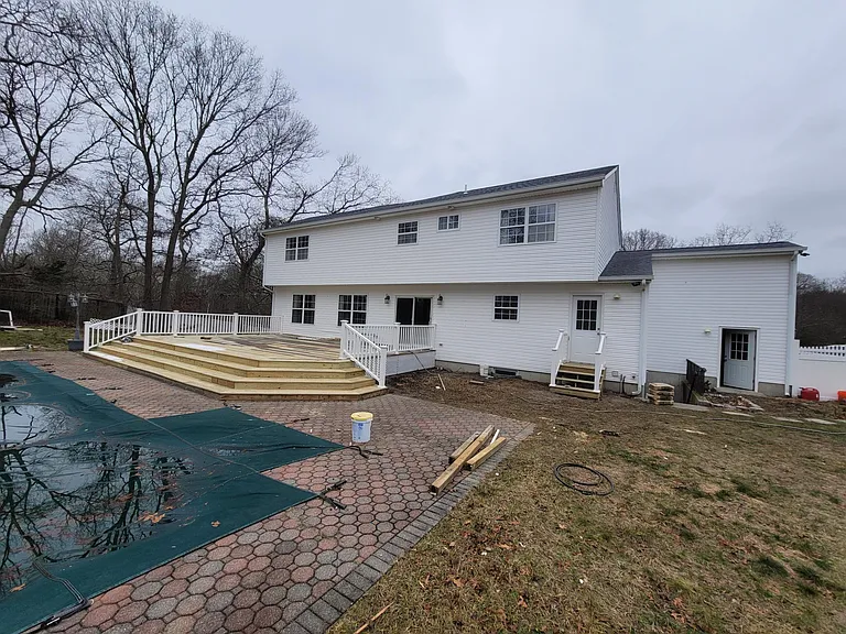 6 Merrick Rd — Photo 3