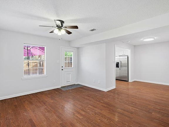 4th image of 847 Harbor Bend Dr #13
