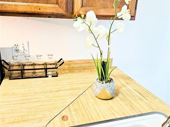 3rd image of 912 S Dearborn Way #19