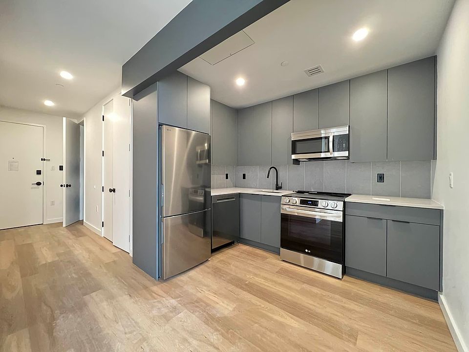 1st image of 888 Franklin Ave APT 3