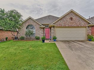 932 Blossomwood Ct, Arlington, TX 76017