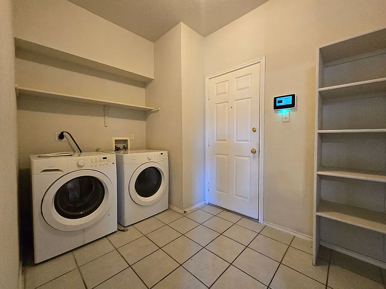 4708 Golden Gate Dr — Photo 11