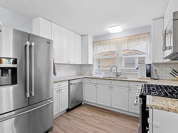 5th image of 2846 W Summerdale Ave APT 2E