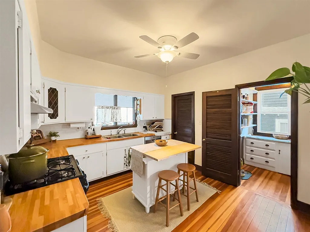 2 bed, 1.0 bath, 1200 sqft, $2,850 — Photo 3