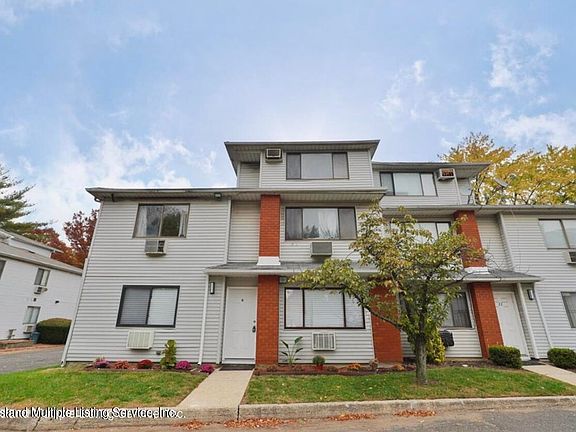 3rd image of 18 Richmond Ct