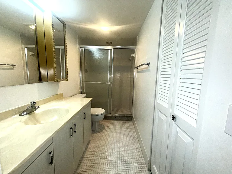 2901 Victoria Cir #H4 — Photo 18