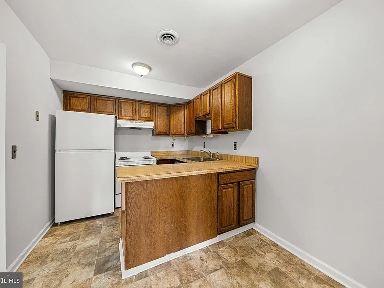 132 E Green Valley Cir — Photo 5