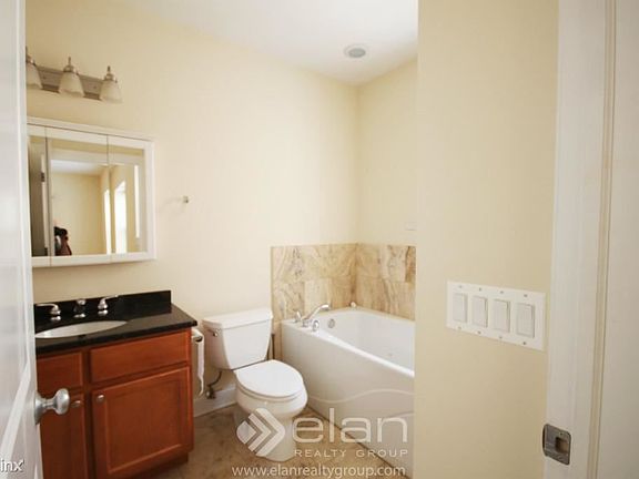4th image of 6341 N Oakley Ave APT 2N
