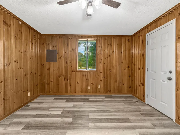 1301 Mercury Dr — Photo 24