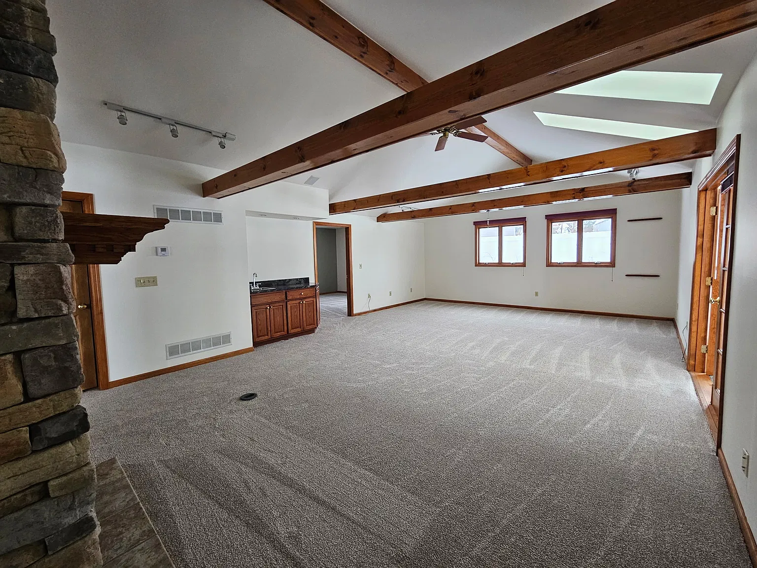 3 bed, $2,550 — Photo 4
