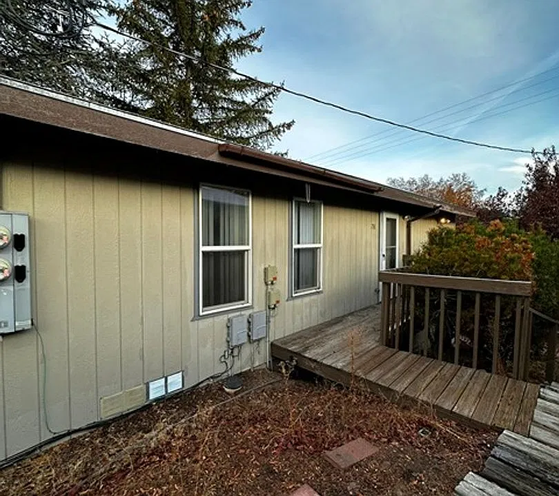 758 W Oregon Ave