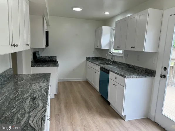 80 King Charles Cir #80, Rosedale, MD 21237