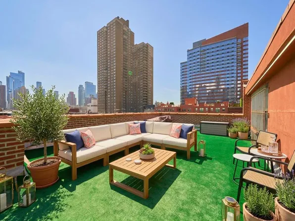 458 West 52nd Street image 1 of 12