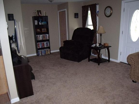 4th image of 305 Ionia St