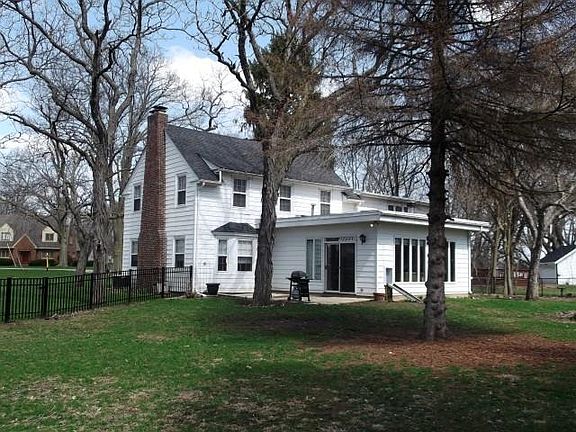 4th image of 1890 Sherwood Dr